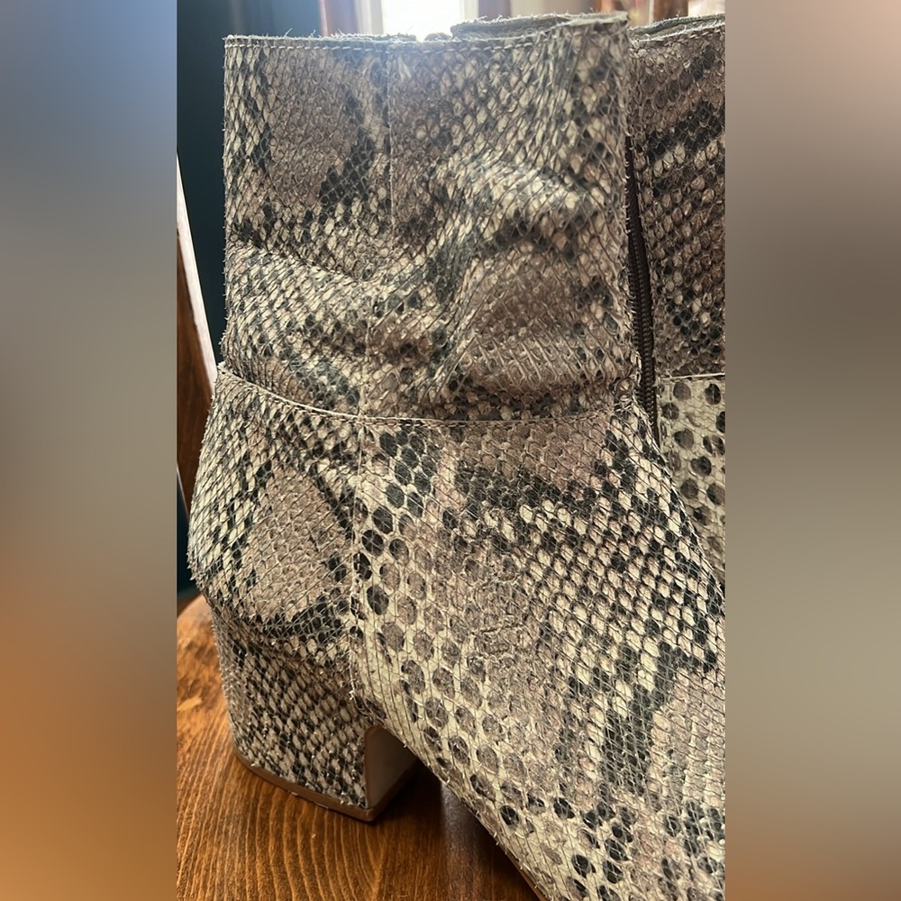 Matisse Anthropologie Size 10 Snakeskin Booties - Picture 3 of 7